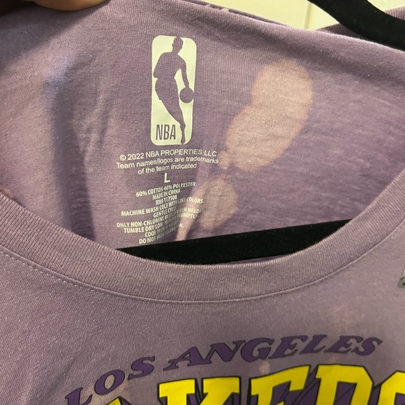 🆕 LAKERS NBA TEE (L) - Picture 5 of 5